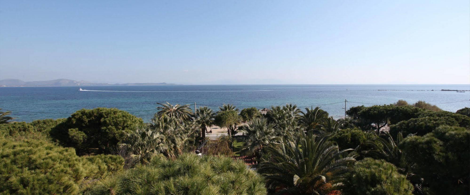 Ballos Apartments Néa Mákri Buitenkant foto